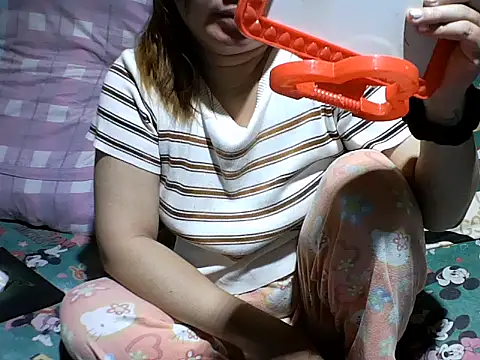 Snapshot of Ella_marie14 chatting on 10.23.25 Ella marie14 online show from 10.23.25