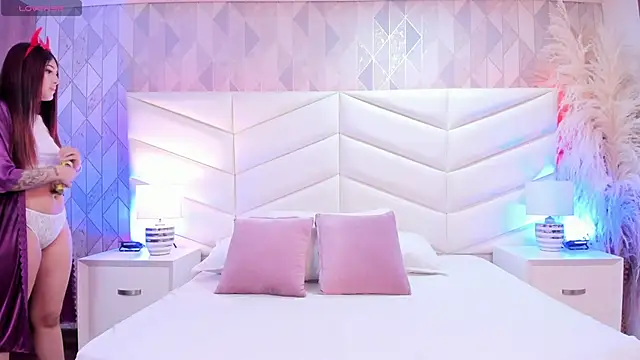 Snapshot of Charlotte_hall_ chatting on 09.26.25 Charlotte hall online show from 09.26.25