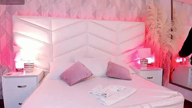 Snapshot of Charlotte_hall_ chatting on 09.27.25 Charlotte hall online show from 09.27.25