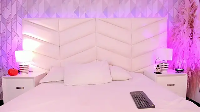 Snapshot of Charlotte_hall_ chatting on 10.11.25 Charlotte hall online show from 10.11.25