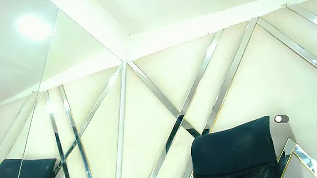 AuroraRoss online show from 10.10.25