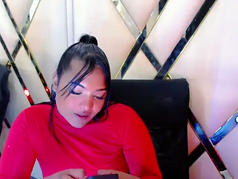 AuroraRoss online show from 10.18.25