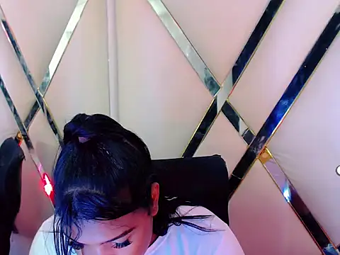 AuroraRoss online show from 10.20.25