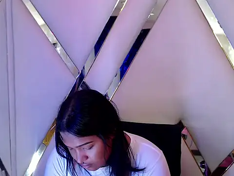 AuroraRoss online show from 10.27.25