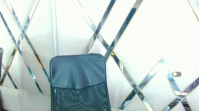 AuroraRoss online show from 11.06.25