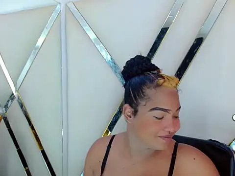 AuroraRoss online show from 11.11.25