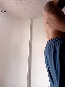 Snapshot of LucasGaeel chatting on 10.28.25 LucasGaeel online show from 10.28.25