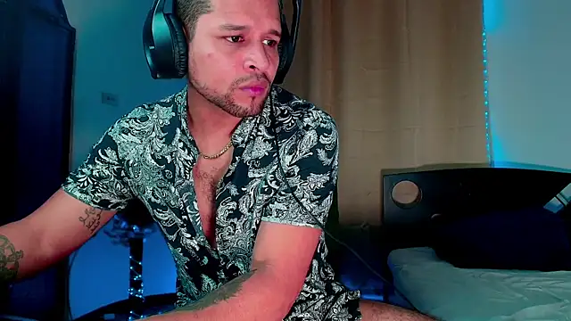 Snapshot of LucasGaeel chatting on 11.06.25 LucasGaeel online show from 11.06.25