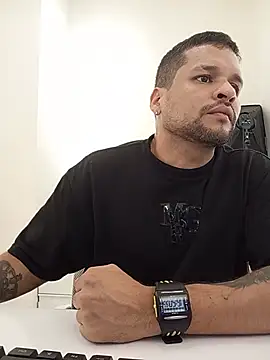 Snapshot of LucasGaeel chatting on 07.20.26 LucasGaeel online show from 07.20.26