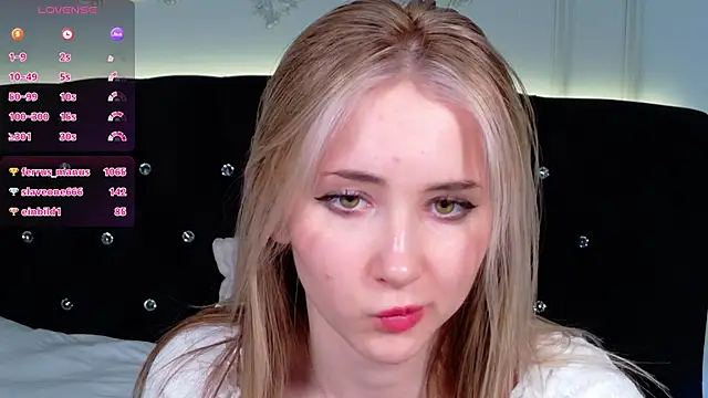 Snapshot of LiraKink chatting on 11.16.25 LiraKink online show from 11.16.25