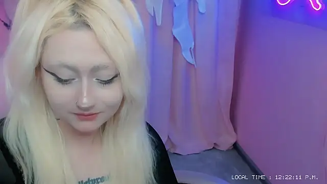 Snapshot of JuliaSharkk chatting on 10.28.25 JuliaSharkk online show from 10.28.25