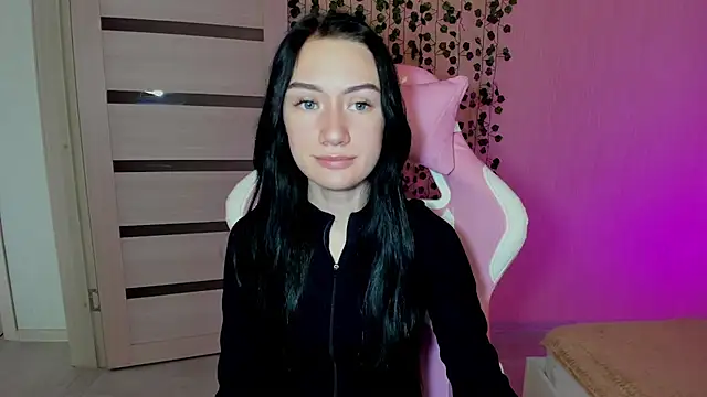 Snapshot of Arina_Meow19 chatting on 10.27.25 Arina Meow19 online show from 10.27.25