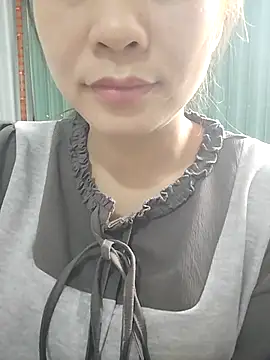 Snapshot of Girl_Shy2000 chatting on 11.10.25 Girl Shy2000 online show from 11.10.25