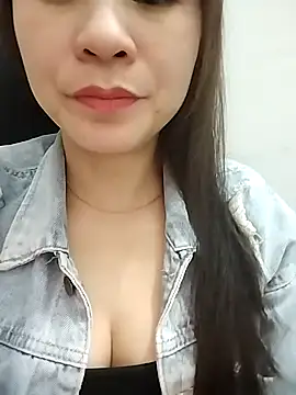 Snapshot of Girl_Shy2000 chatting on 11.13.25 Girl Shy2000 online show from 11.13.25