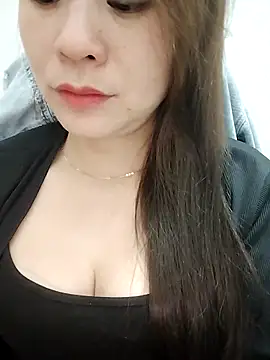 Snapshot of Girl_Shy2000 chatting on 11.14.25 Girl Shy2000 online show from 11.14.25