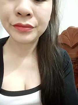 Snapshot of Girl_Shy2000 chatting on 11.15.25 Girl Shy2000 online show from 11.15.25