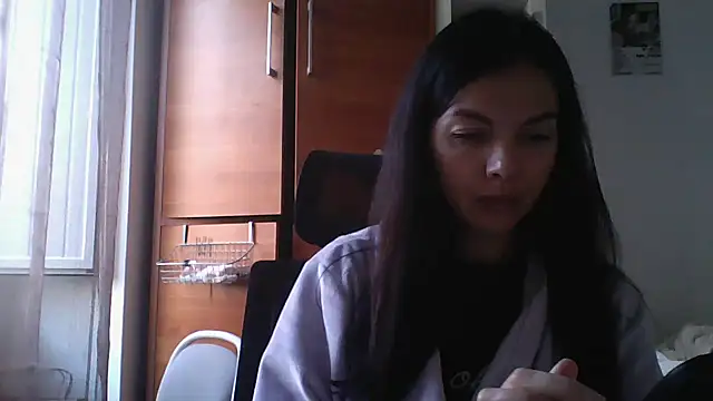 Snapshot of Lorivell chatting on 11.18.25 Lorivell online show from 11.18.25