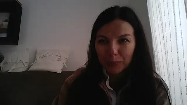 Snapshot of Lorivell chatting on 11.28.25 Lorivell online show from 11.28.25