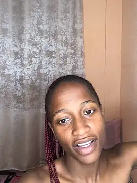 Snapshot of Caramel102004 chatting on 10.24.25 Caramel102004 online show from 10.24.25