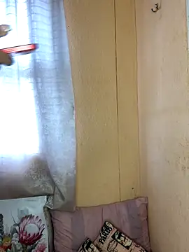 Snapshot of Caramel102004 chatting on 11.03.25 Caramel102004 online show from 11.03.25