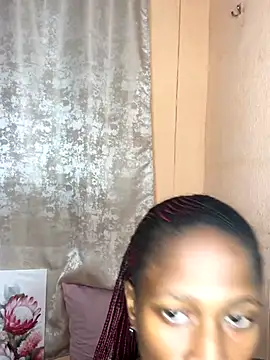 Snapshot of Caramel102004 chatting on 11.05.25 Caramel102004 online show from 11.05.25