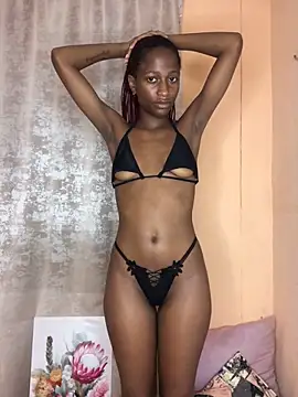 Snapshot of Caramel102004 chatting on 11.06.25 Caramel102004 online show from 11.06.25