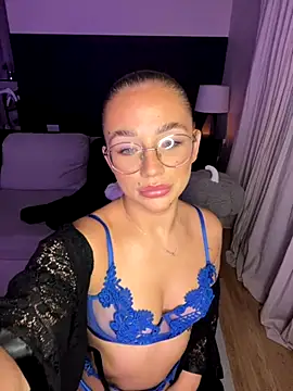 MissPixieRae online show from 10.10.25