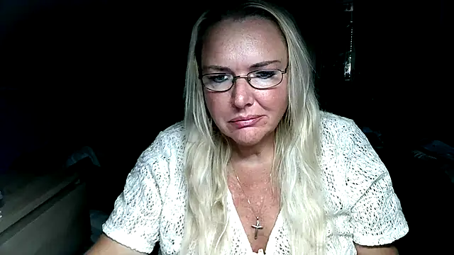 Snapshot of Sandy-Summer chatting on 09.25.25 Sandy-Summer online show from 09.25.25