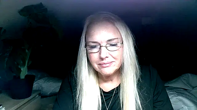 Snapshot of Sandy-Summer chatting on 09.26.25 Sandy-Summer online show from 09.26.25