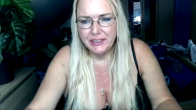 Sandy-Summer online show from 10.21.25