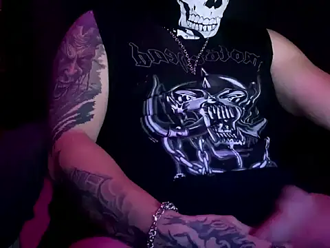 Snapshot of Sinner___ chatting on 11.04.25 Sinner online show from 11.04.25