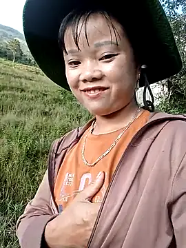 Snapshot of Samyy_xx chatting on 10.17.25 Samyy xx online show from 10.17.25