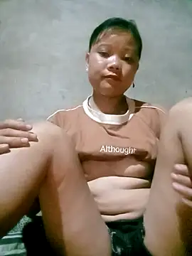 Snapshot of Samyy_xx chatting on 10.31.25 Samyy xx online show from 10.31.25