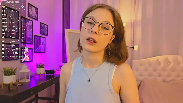 Snapshot of Bubblegum_Babe_ chatting on 10.09.25 Bubblegum Babe online show from 10.09.25