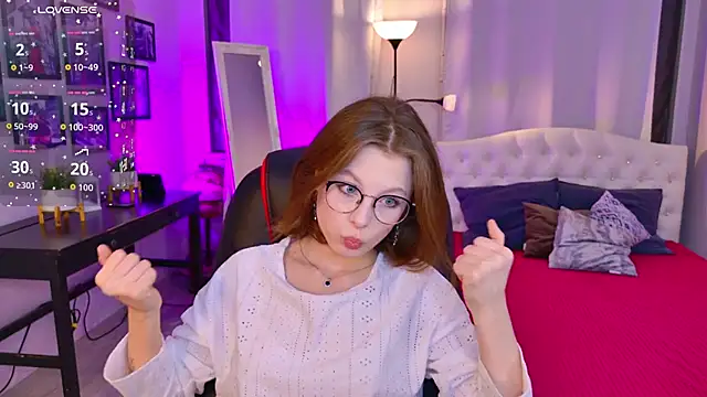 Snapshot of Bubblegum_Babe_ chatting on 10.25.25 Bubblegum Babe online show from 10.25.25