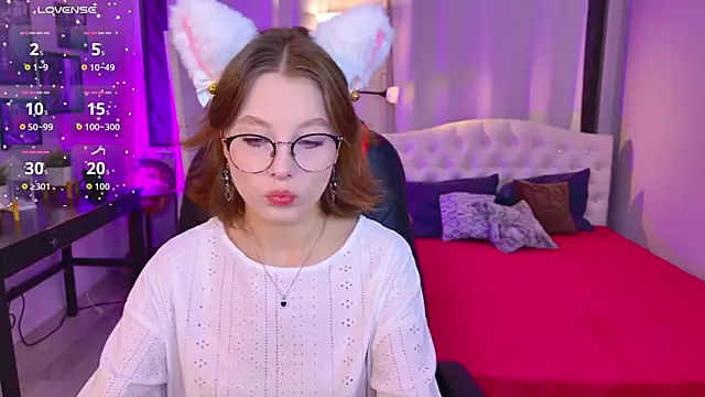 Snapshot of Bubblegum_Babe_ chatting on 10.26.25 Bubblegum Babe online show from 10.26.25