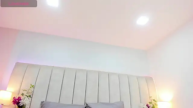 EllaaThorne online show from 11.18.25