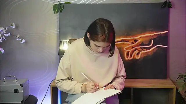 LeisaSchlee online show from 09.28.25