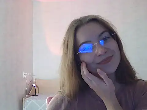 Snapshot of Melirynn chatting on 10.27.25 Melirynn online show from 10.27.25