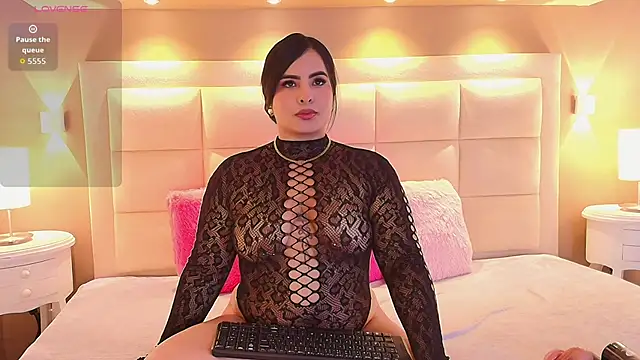 Snapshot of LexieVega chatting on 10.19.25 LexieVega online show from 10.19.25