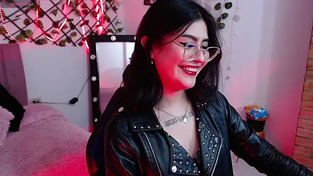 Snapshot of isa_bunny18 chatting on 10.17.25 isa bunny18 online show from 10.17.25