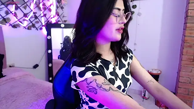 Snapshot of isa_bunny18 chatting on 10.21.25 isa bunny18 online show from 10.21.25