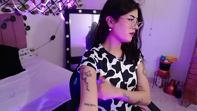 Snapshot of isa_bunny18 chatting on 11.08.25 isa bunny18 online show from 11.08.25