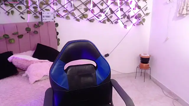 Snapshot of isa_bunny18 chatting on 11.12.25 isa bunny18 online show from 11.12.25