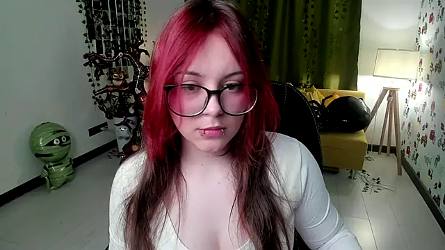 Snapshot of Monaco_Sun chatting on 11.02.25 Monaco Sun online show from 11.02.25