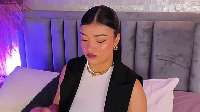 EmmaBlossom online show from 10.19.25