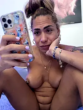 Snapshot of Naomi24herr chatting on 10.13.25 Naomi24herr online show from 10.13.25