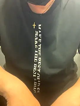 Snapshot of mj-story chatting on 10.26.25 mj-story online show from 10.26.25