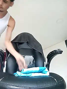 Pingasaboy20 online show from 11.30.25