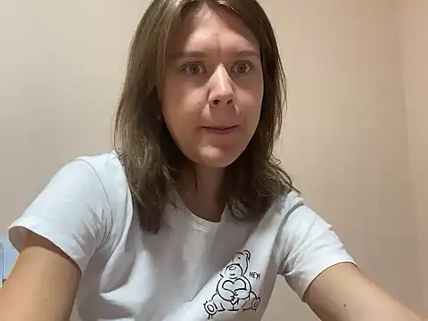 Snapshot of Tyravinn chatting on 10.26.25 Tyravinn online show from 10.26.25